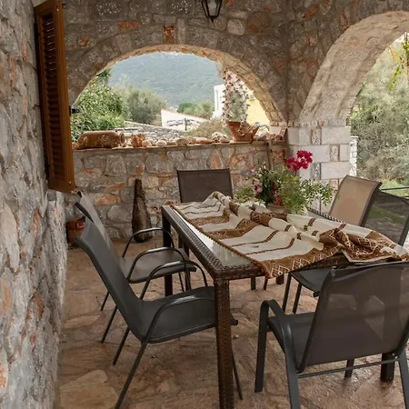 Voukamvilia 3 Minutes Walk From Villa *