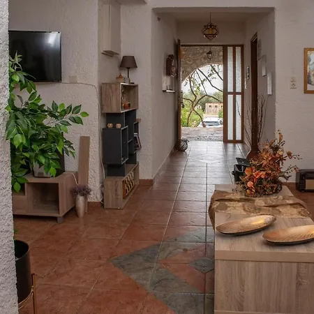 Voukamvilia 3 Minutes Walk From Villa