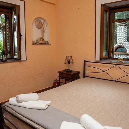 Voukamvilia 3 Minutes Walk From Vila *