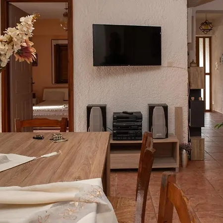 Voukamvilia 3 Minutes Walk From