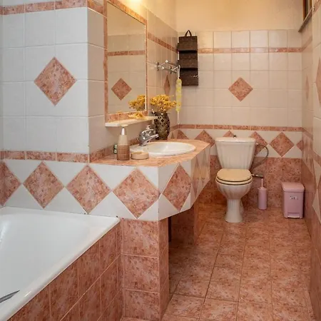 Voukamvilia 3 Minutes Walk From Villa