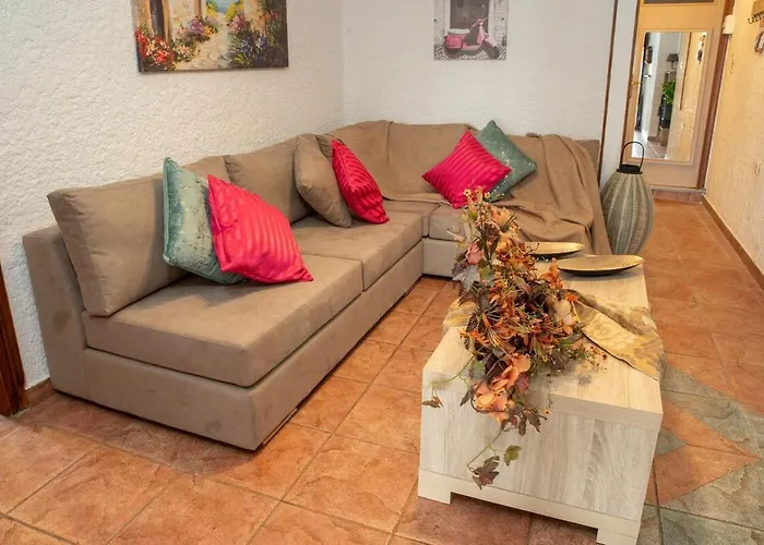 Voukamvilia 3 Minutes Walk From Νεόν Οίτιλον