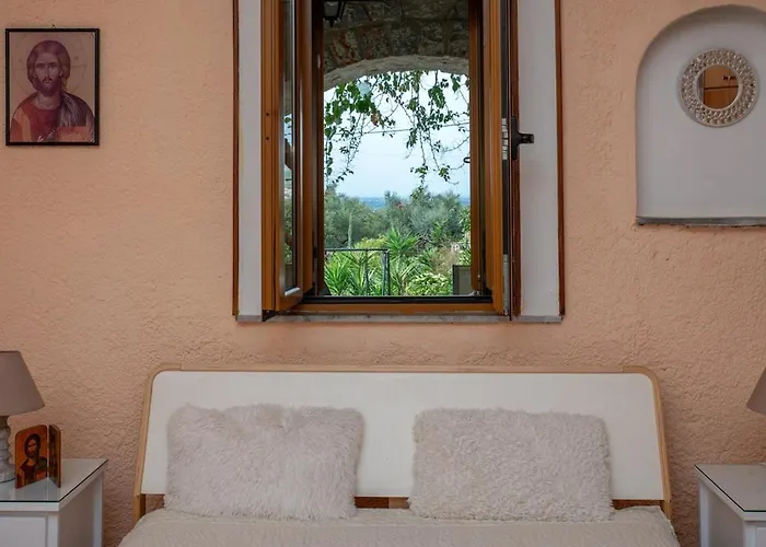 Voukamvilia 3 Minutes Walk From