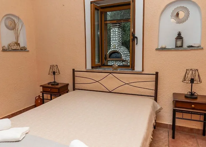 Voukamvilia 3 Minutes Walk From Νεόν Οίτιλον