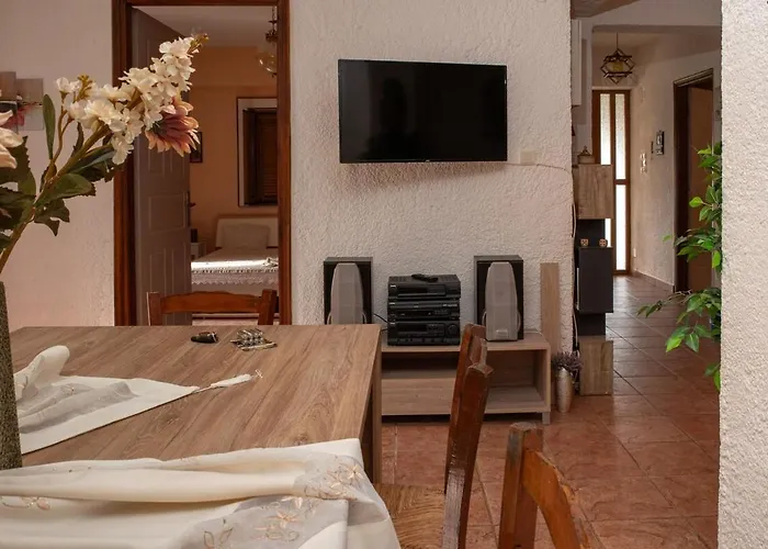 Voukamvilia 3 Minutes Walk From