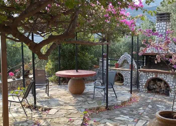 Voukamvilia 3 Minutes Walk From Νεόν Οίτιλον