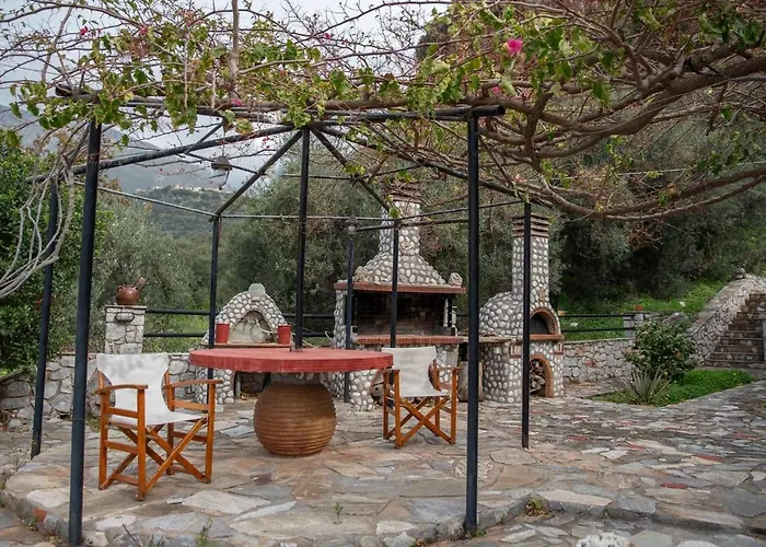 Voukamvilia 3 Minutes Walk From Νεόν Οίτιλον