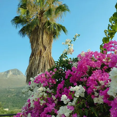 Willa Voukamvilia 3 Minutes Walk From Néon Oítilon