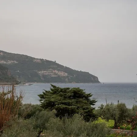 Willa Voukamvilia 3 Minutes Walk From Néon Oítilon