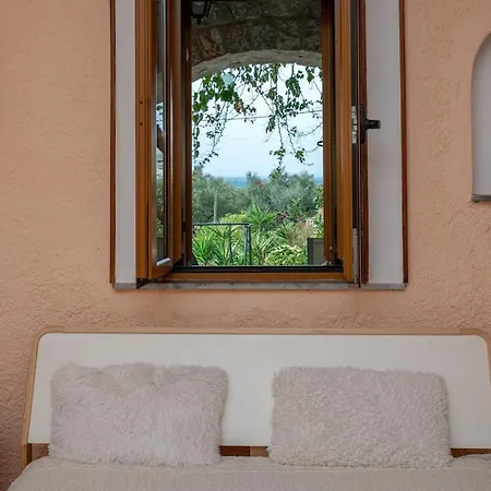 Voukamvilia 3 Minutes Walk From