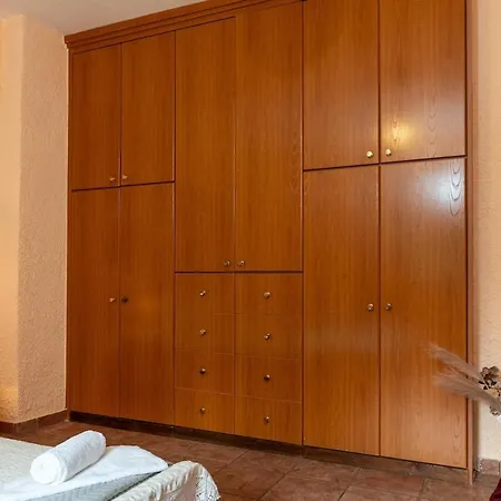 Vila Voukamvilia 3 Minutes Walk From *