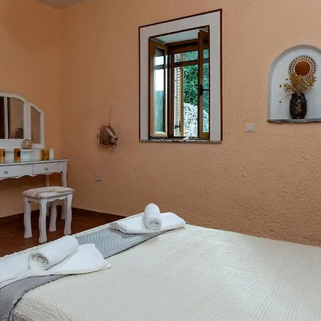 Vila Voukamvilia 3 Minutes Walk From *