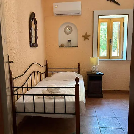 Willa Voukamvilia 3 Minutes Walk From Néon Oítilon