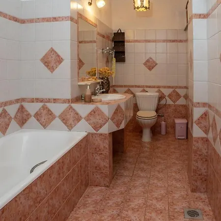 Vila Voukamvilia 3 Minutes Walk From