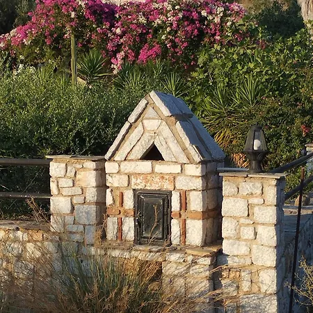 Vila Voukamvilia 3 Minutes Walk From