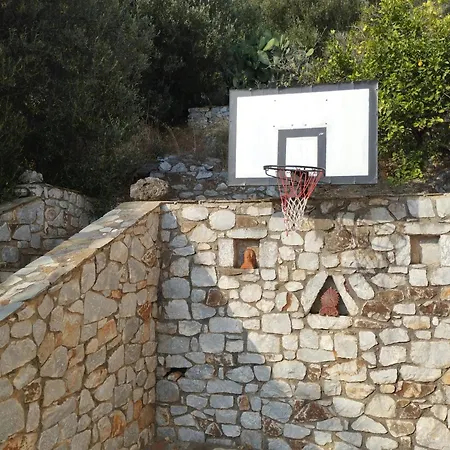 Voukamvilia 3 Minutes Walk From Vila Néon Oítilon