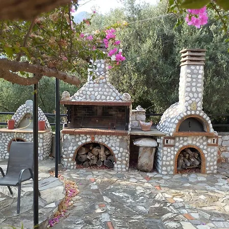 Willa Voukamvilia 3 Minutes Walk From Néon Oítilon