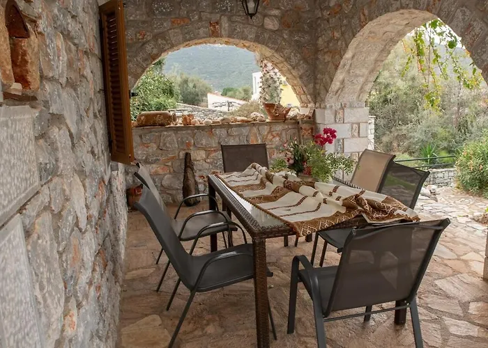 Voukamvilia 3 Minutes Walk From Villa *