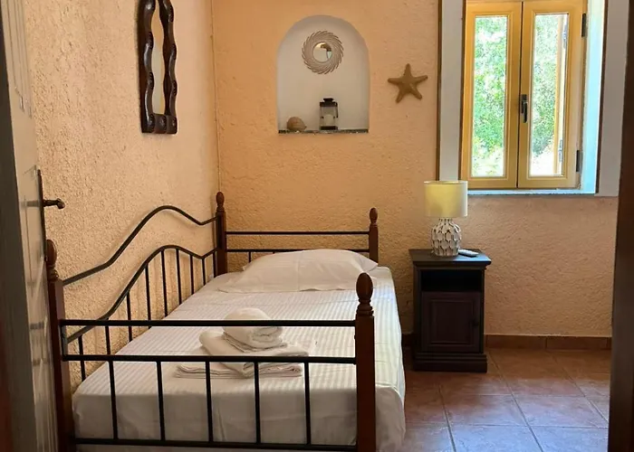 Villa Voukamvilia 3 Minutes Walk From Néon Oítilon