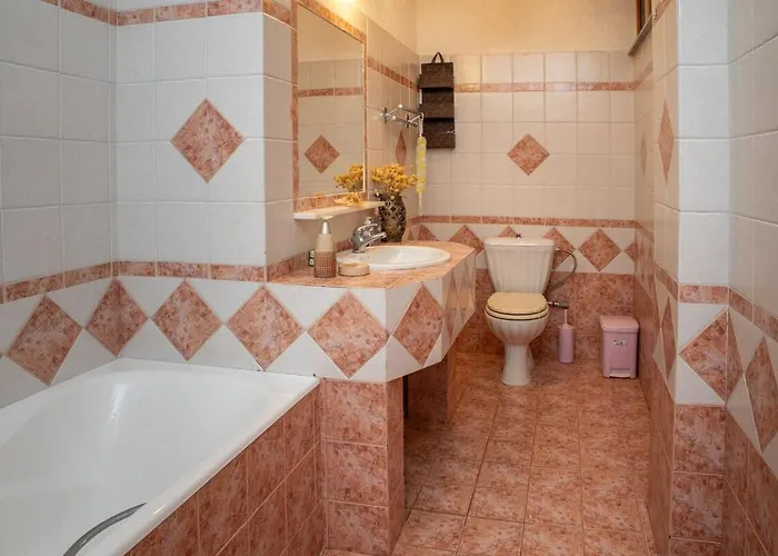 Voukamvilia 3 Minutes Walk From Villa