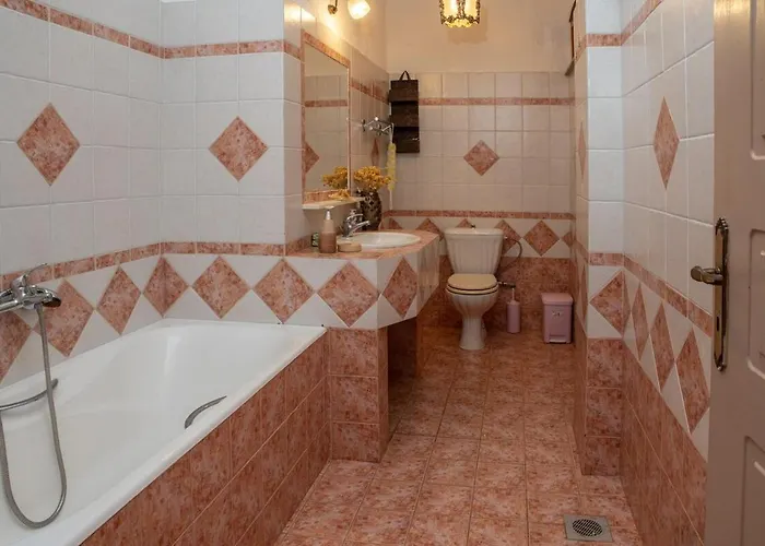 Villa Voukamvilia 3 Minutes Walk From